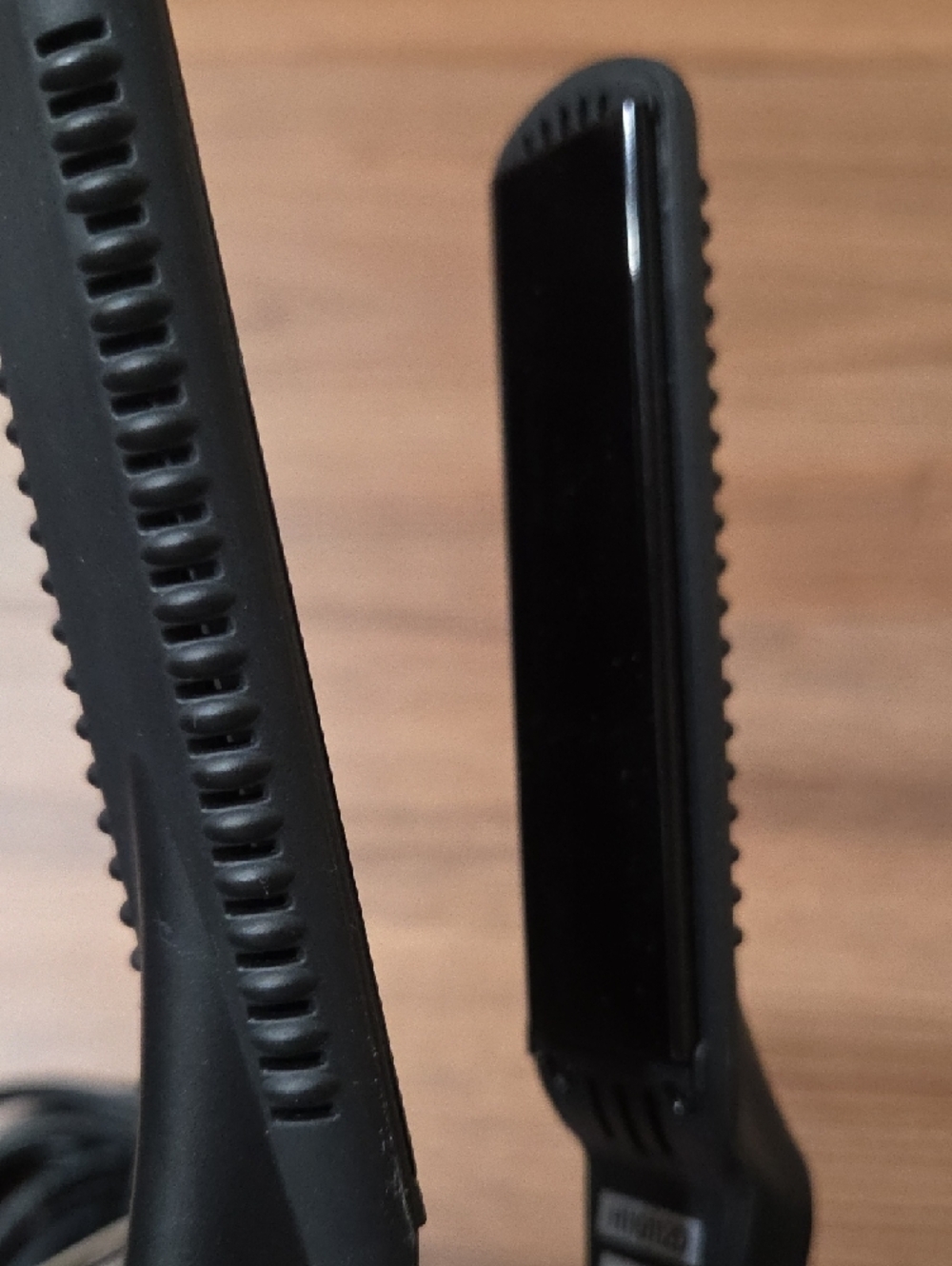CROC Classic Black Heated Hair Straightening Brush - Picture 7 of 9